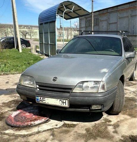 Сірий Опель Омега, об'ємом двигуна 2 л та пробігом 300 тис. км за 40000 $, фото 1 на Automoto.ua