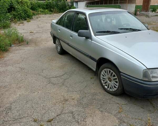 Сірий Опель Омега, об'ємом двигуна 0 л та пробігом 450 тис. км за 1300 $, фото 1 на Automoto.ua