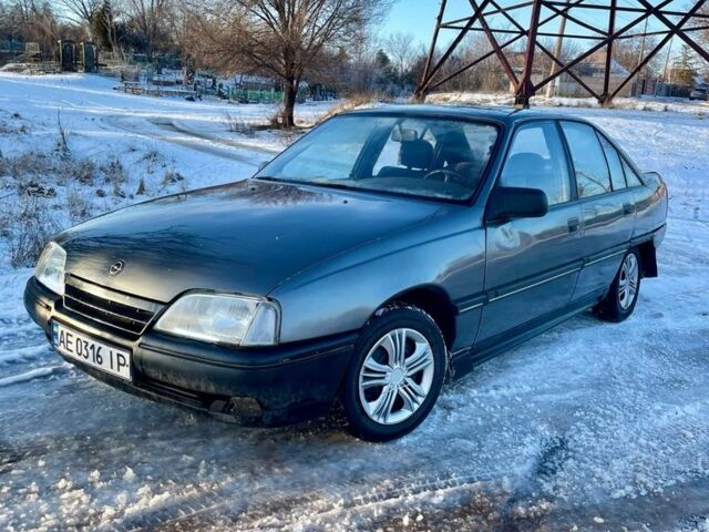 Сірий Опель Омега, об'ємом двигуна 2 л та пробігом 100 тис. км за 900 $, фото 1 на Automoto.ua