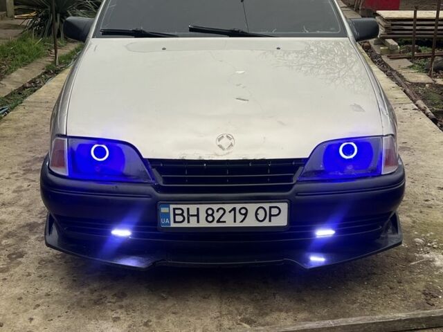Сірий Опель Омега, об'ємом двигуна 2.6 л та пробігом 3 тис. км за 1866 $, фото 1 на Automoto.ua