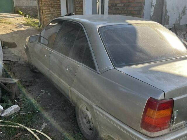 Серый Опель Омега, объемом двигателя 2 л и пробегом 350 тыс. км за 750 $, фото 1 на Automoto.ua