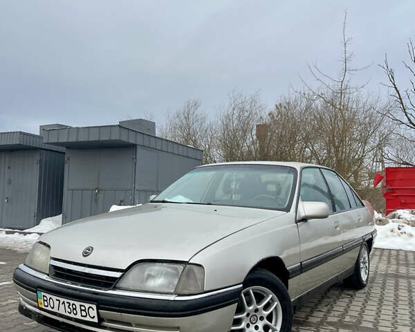 Серый Опель Омега, объемом двигателя 2 л и пробегом 250 тыс. км за 800 $, фото 1 на Automoto.ua