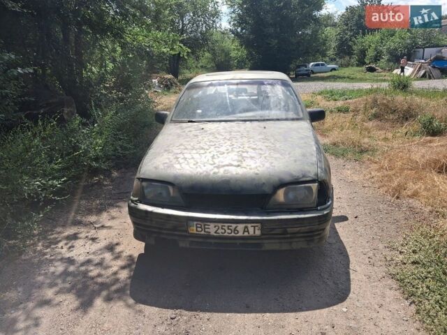 Серый Опель Омега, объемом двигателя 2 л и пробегом 100 тыс. км за 425 $, фото 1 на Automoto.ua