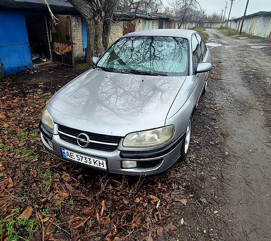 Серый Опель Омега, объемом двигателя 2 л и пробегом 250 тыс. км за 1300 $, фото 1 на Automoto.ua