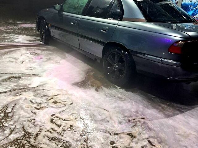 Сірий Опель Омега, об'ємом двигуна 2 л та пробігом 350 тис. км за 2800 $, фото 1 на Automoto.ua