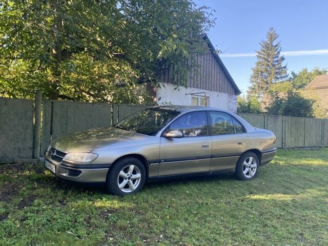 Серый Опель Омега, объемом двигателя 2 л и пробегом 300 тыс. км за 1900 $, фото 1 на Automoto.ua