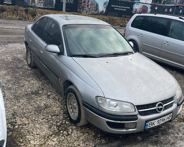 Серый Опель Омега, объемом двигателя 2 л и пробегом 300 тыс. км за 1500 $, фото 1 на Automoto.ua