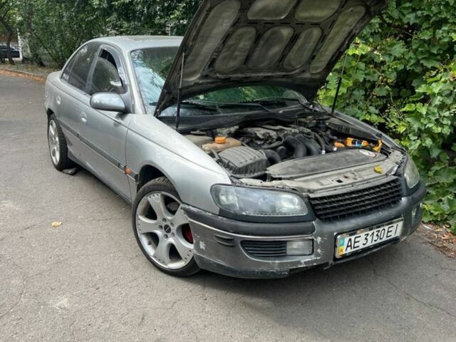 Серый Опель Омега, объемом двигателя 2.5 л и пробегом 216 тыс. км за 2300 $, фото 1 на Automoto.ua