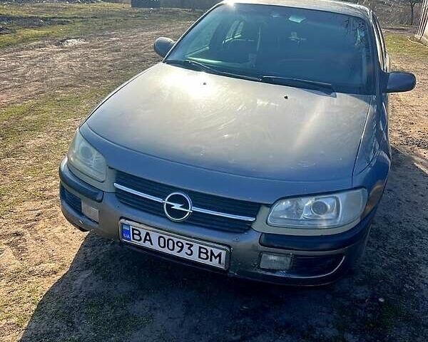 Серый Опель Омега, объемом двигателя 2 л и пробегом 371 тыс. км за 1200 $, фото 1 на Automoto.ua