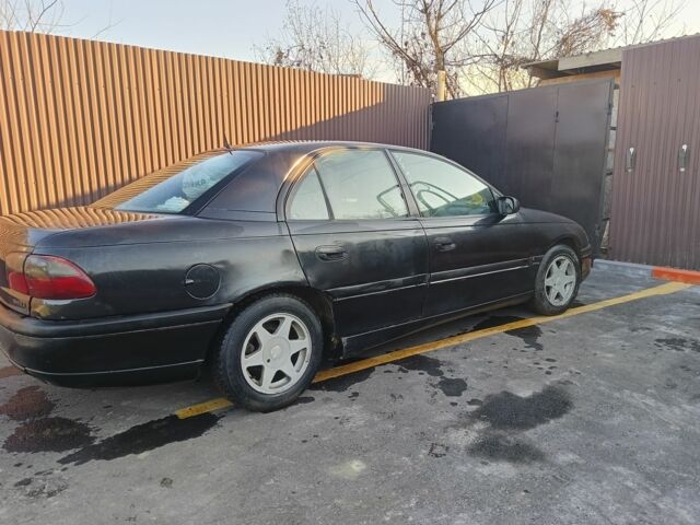 Сірий Опель Омега, об'ємом двигуна 2 л та пробігом 3 тис. км за 2000 $, фото 1 на Automoto.ua