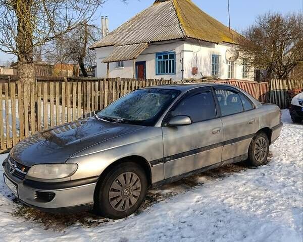 Серый Опель Омега, объемом двигателя 2 л и пробегом 300 тыс. км за 2200 $, фото 1 на Automoto.ua