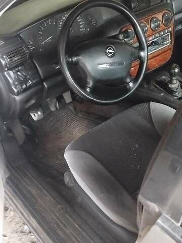 Сірий Опель Омега, об'ємом двигуна 2.5 л та пробігом 500 тис. км за 1800 $, фото 1 на Automoto.ua