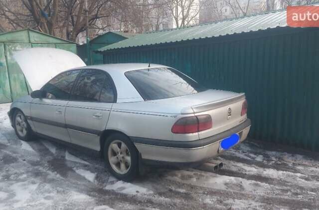 Серый Опель Омега, объемом двигателя 2.5 л и пробегом 290 тыс. км за 1990 $, фото 1 на Automoto.ua