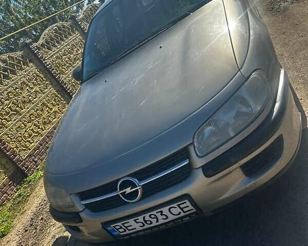 Сірий Опель Омега, об'ємом двигуна 2 л та пробігом 360 тис. км за 2500 $, фото 1 на Automoto.ua