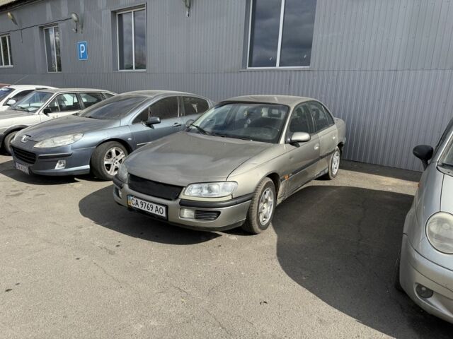 Серый Опель Омега, объемом двигателя 2 л и пробегом 300 тыс. км за 1550 $, фото 1 на Automoto.ua