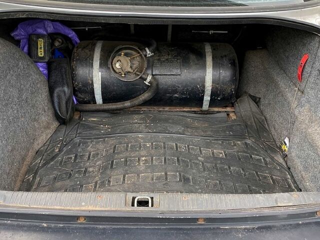 Серый Опель Омега, объемом двигателя 2 л и пробегом 230 тыс. км за 2600 $, фото 1 на Automoto.ua