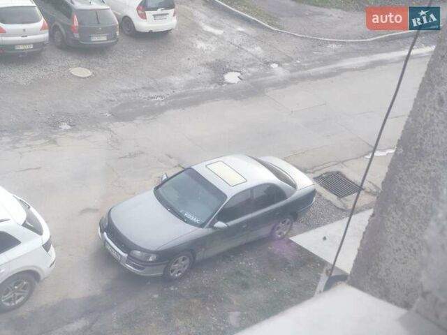 Серый Опель Омега, объемом двигателя 2 л и пробегом 200 тыс. км за 1300 $, фото 1 на Automoto.ua