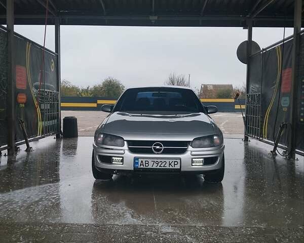 Серый Опель Омега, объемом двигателя 2 л и пробегом 367 тыс. км за 2400 $, фото 1 на Automoto.ua