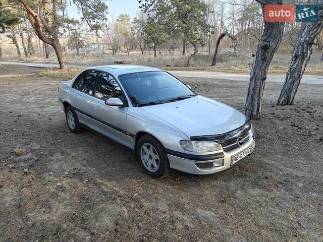 Сірий Опель Омега, об'ємом двигуна 2 л та пробігом 249 тис. км за 2450 $, фото 1 на Automoto.ua