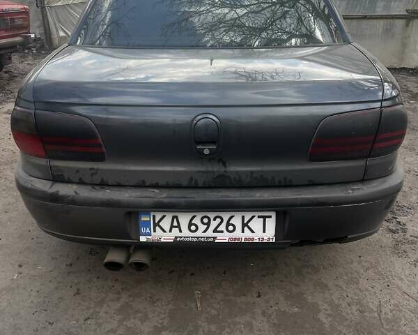 Серый Опель Омега, объемом двигателя 2 л и пробегом 283 тыс. км за 2500 $, фото 1 на Automoto.ua