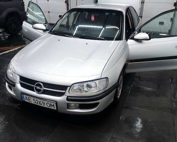 Серый Опель Омега, объемом двигателя 2 л и пробегом 360 тыс. км за 2400 $, фото 1 на Automoto.ua