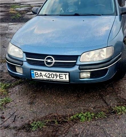 Серый Опель Омега, объемом двигателя 2 л и пробегом 330 тыс. км за 2600 $, фото 1 на Automoto.ua