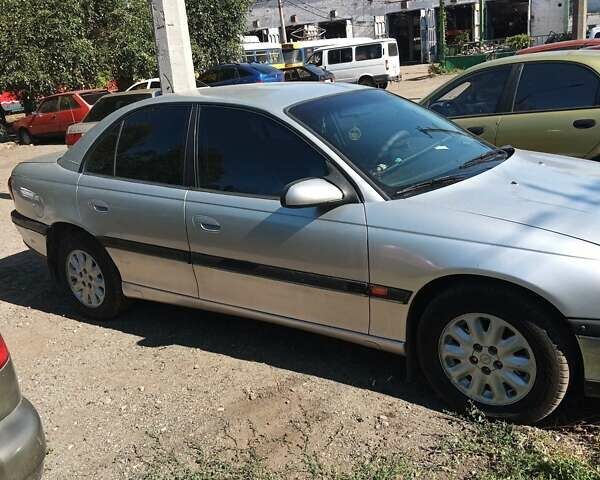 Сірий Опель Омега, об'ємом двигуна 2 л та пробігом 400 тис. км за 3000 $, фото 1 на Automoto.ua