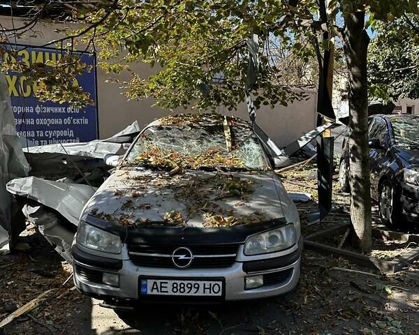 Сірий Опель Омега, об'ємом двигуна 0 л та пробігом 200 тис. км за 2000 $, фото 1 на Automoto.ua