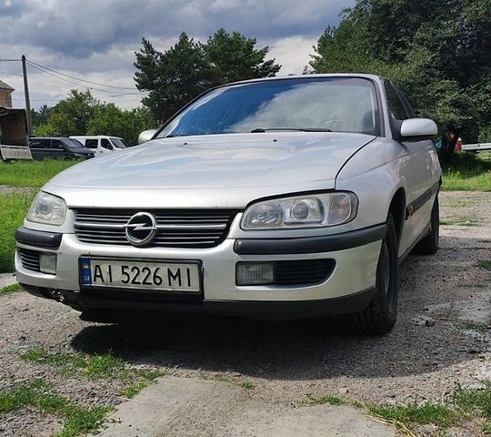 Сірий Опель Омега, об'ємом двигуна 2 л та пробігом 430 тис. км за 2550 $, фото 1 на Automoto.ua