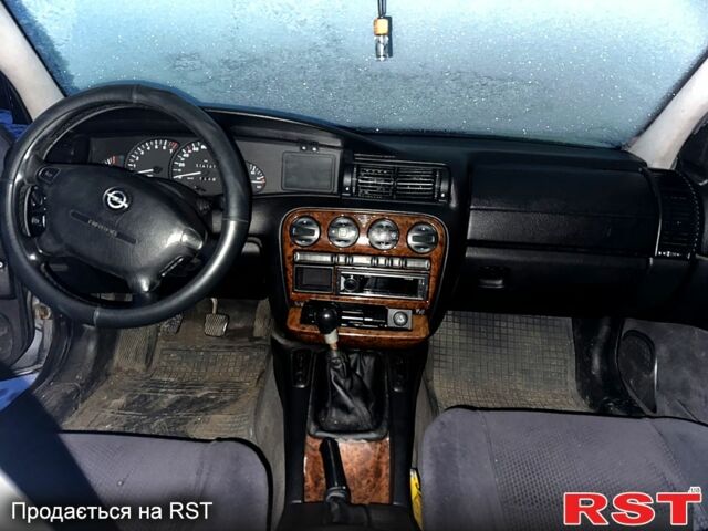 Сірий Опель Омега, об'ємом двигуна 2 л та пробігом 275 тис. км за 2500 $, фото 1 на Automoto.ua