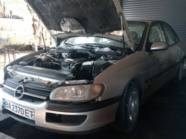 Сірий Опель Омега, об'ємом двигуна 2 л та пробігом 480 тис. км за 950 $, фото 1 на Automoto.ua