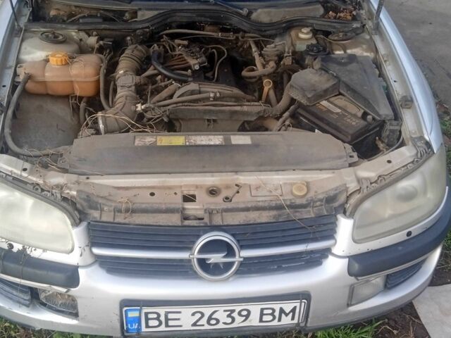 Серый Опель Омега, объемом двигателя 2 л и пробегом 400 тыс. км за 596 $, фото 1 на Automoto.ua