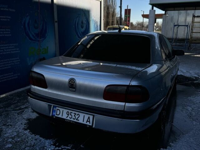 Сірий Опель Омега, об'ємом двигуна 2 л та пробігом 330 тис. км за 2800 $, фото 1 на Automoto.ua