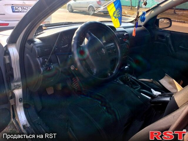 Серый Опель Омега, объемом двигателя 2 л и пробегом 250 тыс. км за 2500 $, фото 1 на Automoto.ua