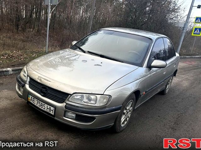 Серый Опель Омега, объемом двигателя 2 л и пробегом 200 тыс. км за 2100 $, фото 1 на Automoto.ua