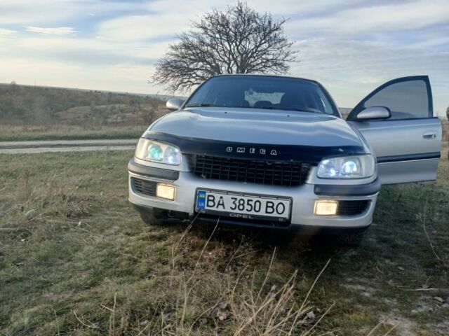 Серый Опель Омега, объемом двигателя 2 л и пробегом 400 тыс. км за 3000 $, фото 1 на Automoto.ua