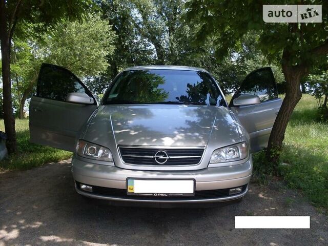Сірий Опель Омега, об'ємом двигуна 2 л та пробігом 350 тис. км за 4000 $, фото 1 на Automoto.ua