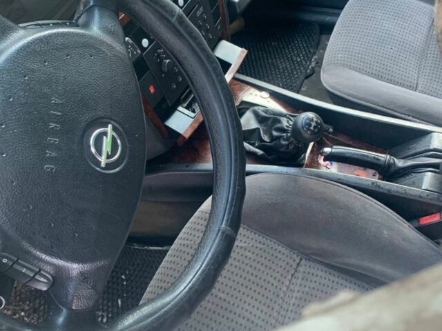 Сірий Опель Омега, об'ємом двигуна 2.2 л та пробігом 250 тис. км за 550 $, фото 1 на Automoto.ua