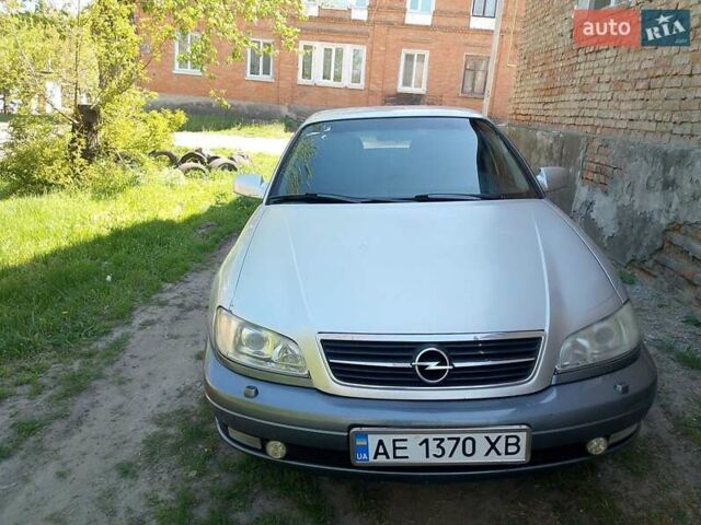 Сірий Опель Омега, об'ємом двигуна 2.2 л та пробігом 350 тис. км за 2700 $, фото 1 на Automoto.ua