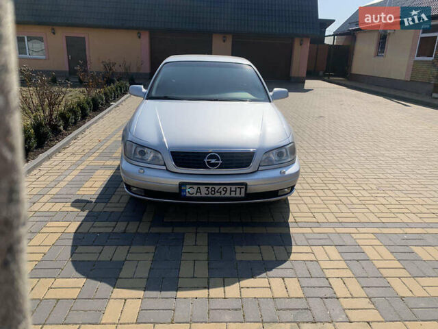 Серый Опель Омега, объемом двигателя 2.6 л и пробегом 300 тыс. км за 5000 $, фото 1 на Automoto.ua