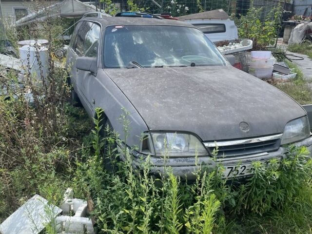 Серый Опель Омега, объемом двигателя 1.8 л и пробегом 472 тыс. км за 481 $, фото 1 на Automoto.ua