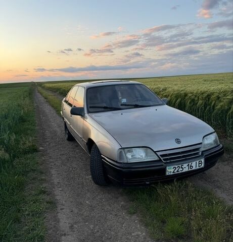 Сірий Опель Омега, об'ємом двигуна 2 л та пробігом 1 тис. км за 552 $, фото 1 на Automoto.ua