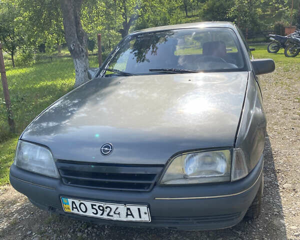 Сірий Опель Омега, об'ємом двигуна 1.8 л та пробігом 279 тис. км за 900 $, фото 1 на Automoto.ua