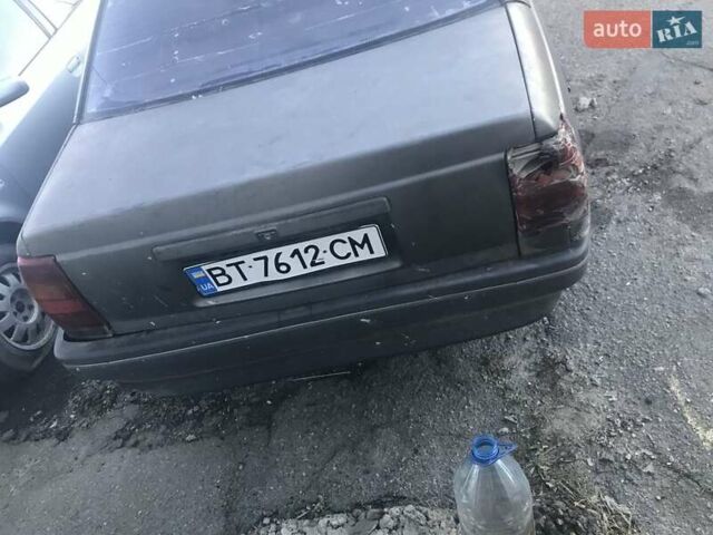 Сірий Опель Омега, об'ємом двигуна 2 л та пробігом 300 тис. км за 750 $, фото 1 на Automoto.ua