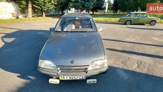 Серый Опель Омега, объемом двигателя 1.8 л и пробегом 333 тыс. км за 700 $, фото 1 на Automoto.ua