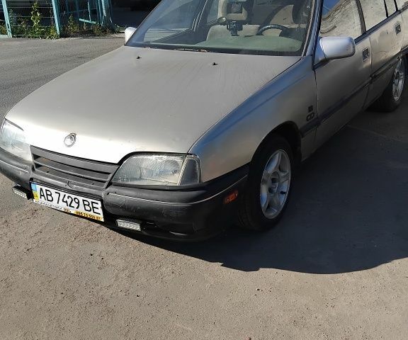 Сірий Опель Омега, об'ємом двигуна 0 л та пробігом 215 тис. км за 800 $, фото 1 на Automoto.ua