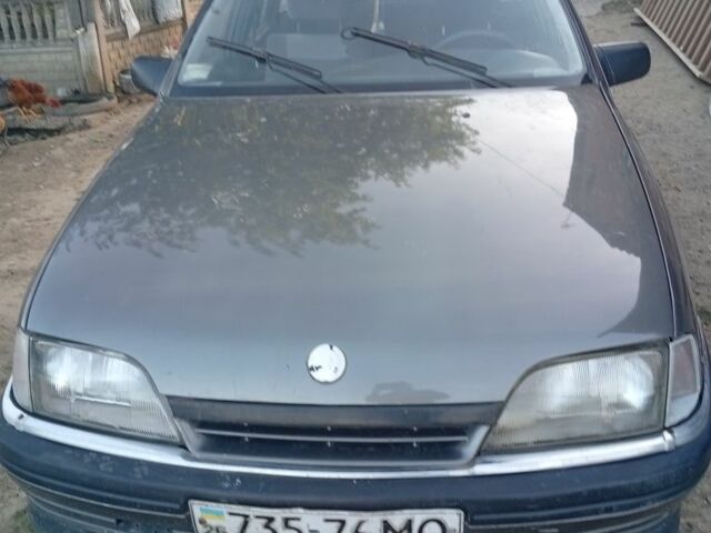 Серый Опель Омега, объемом двигателя 2 л и пробегом 300 тыс. км за 1500 $, фото 1 на Automoto.ua