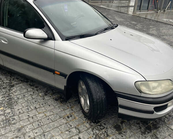 Опель Омега 1998 в Коростышеве на Automoto.ua Серый Опель Омега, объемом двигателя 2 л и пробегом 263 тыс. км за 2331 $, фото 1 на Automoto.ua