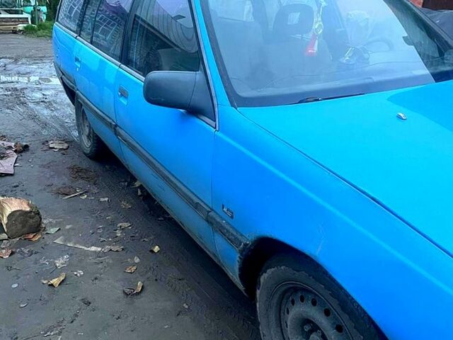 Сірий Опель Омега, об'ємом двигуна 1.6 л та пробігом 111 тис. км за 950 $, фото 1 на Automoto.ua