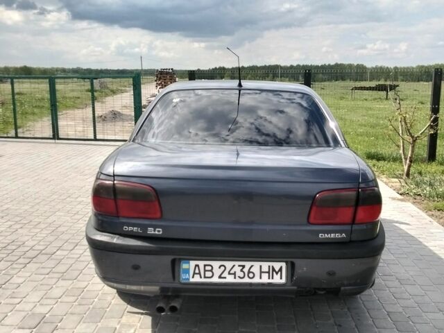 Синий Опель Омега, объемом двигателя 3 л и пробегом 267 тыс. км за 900 $, фото 1 на Automoto.ua